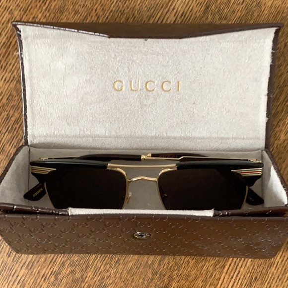 Gucci Sunglasses with Case - Picture 3 of 3